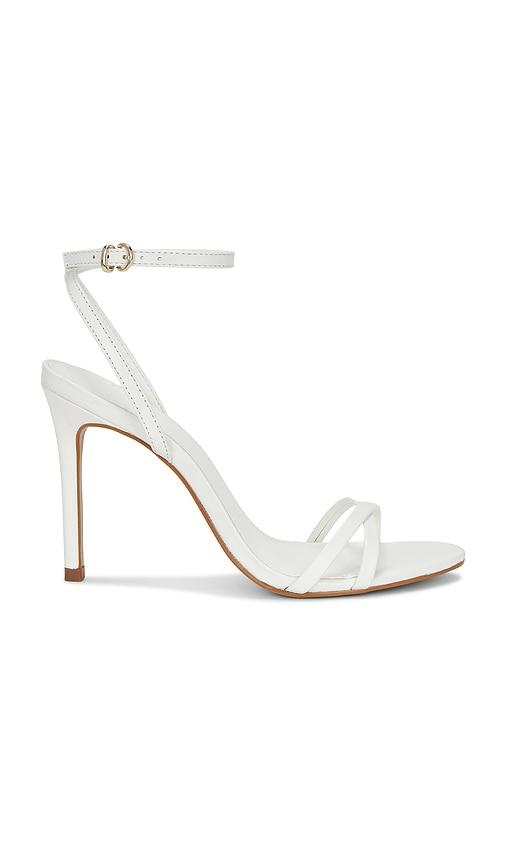 steve madden jypsey sandal in white. - size 10 (also in 9.5)