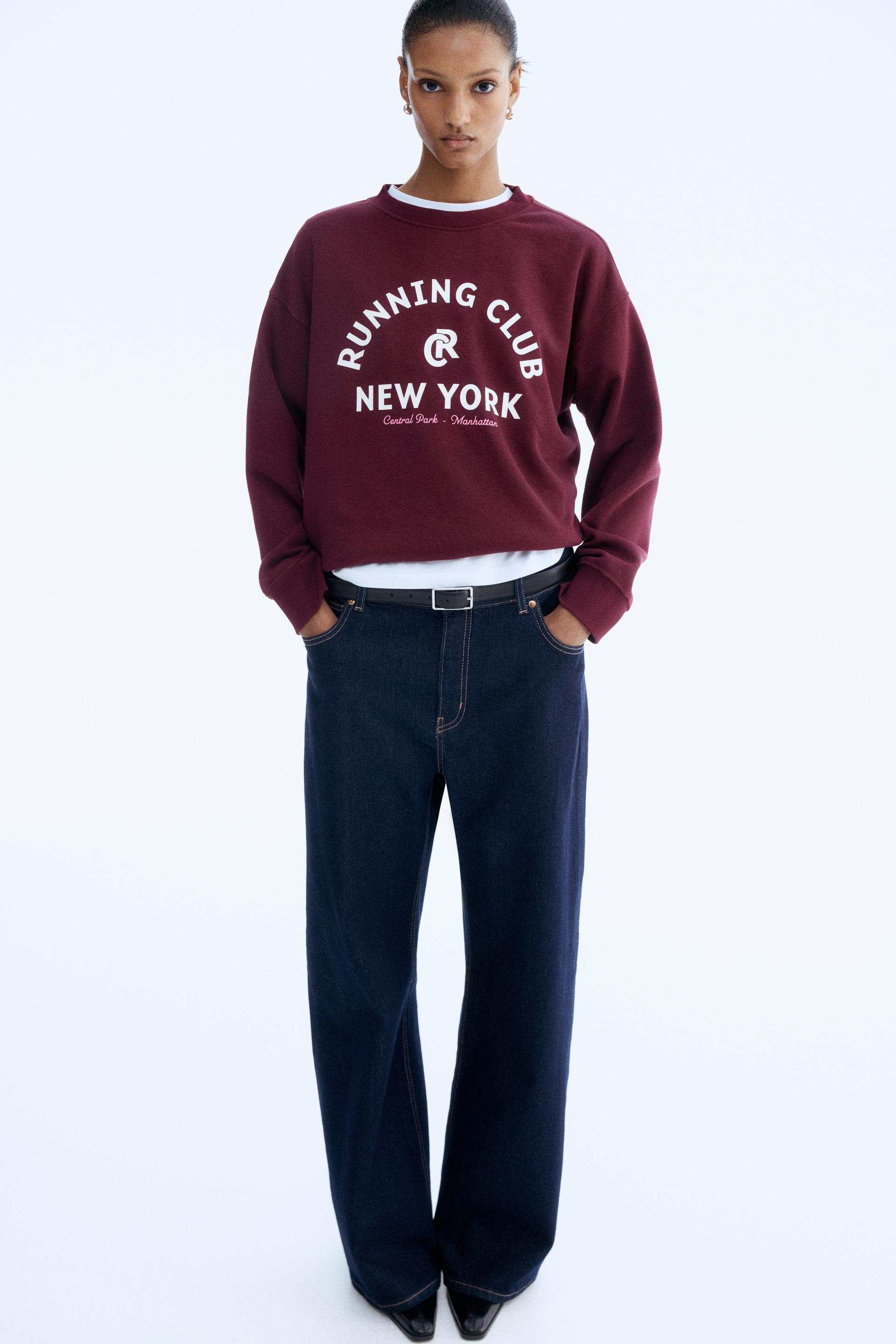 sweatshirt with text motif