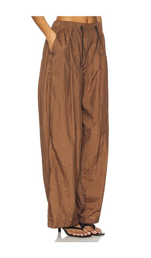 swf parachute draped wide-leg pant in brown. - size m (also in s)