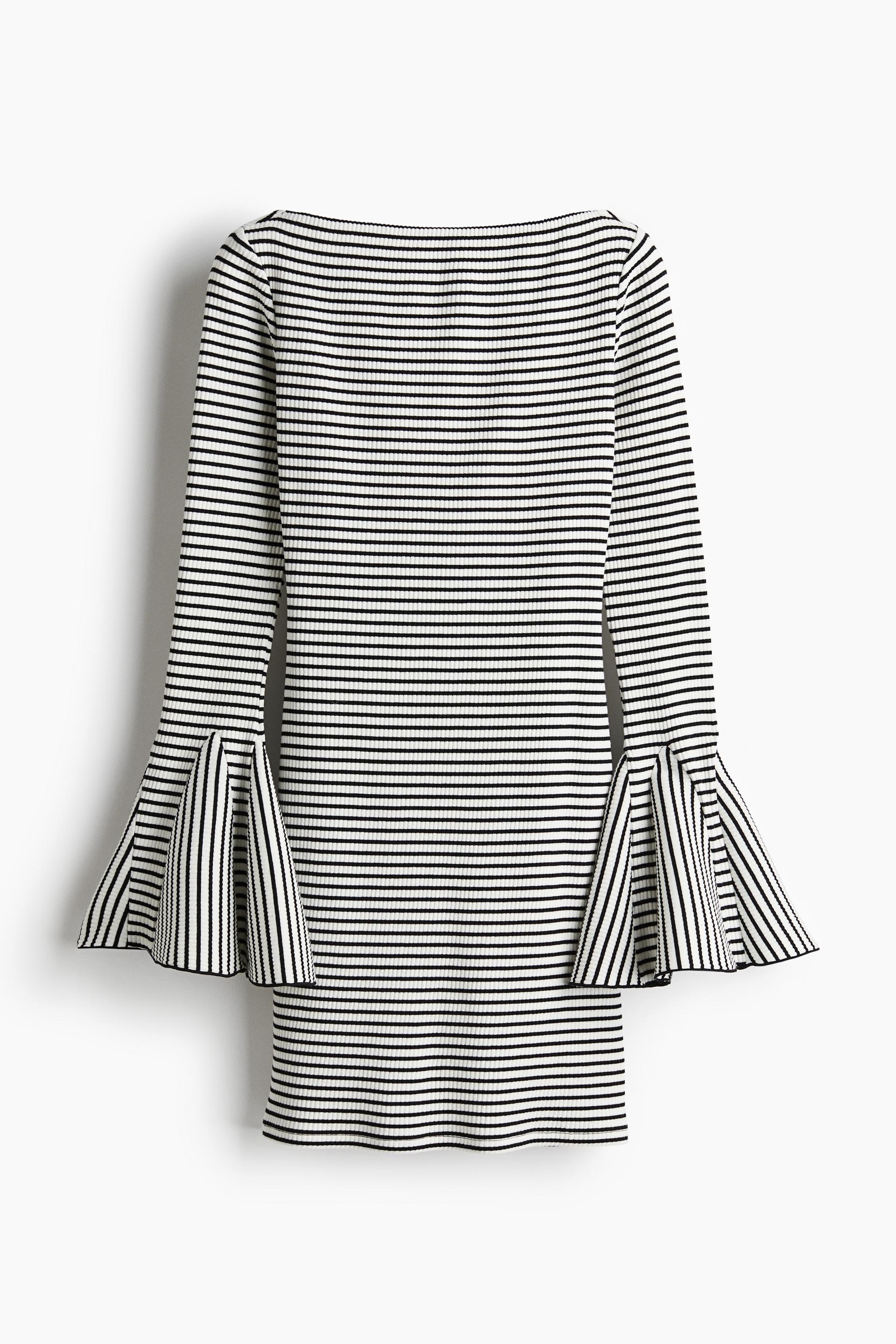 trumpet-sleeved ribbed dress