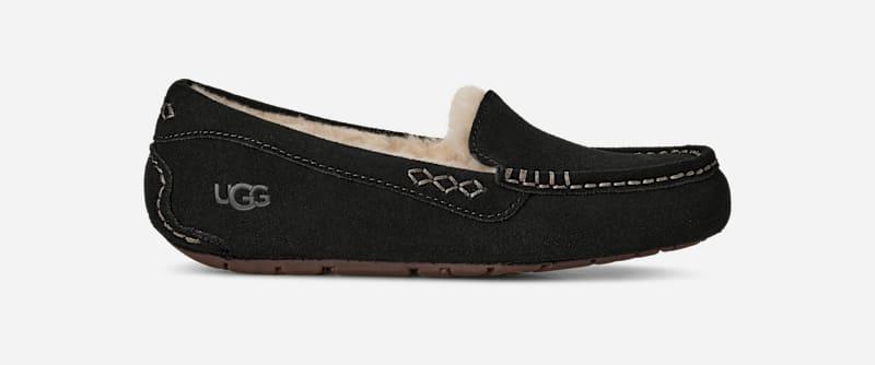 ugg® women's ansley sheepskin suede slipper in black/, size 5d