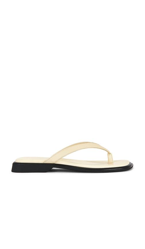vagabond shoemakers izzy sandal in cream. - size 39 (also in 41)