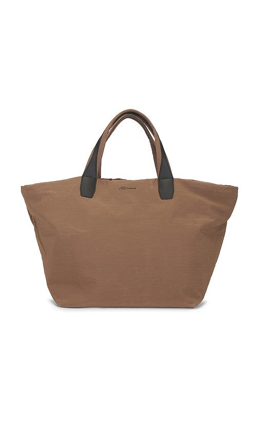 vee collective essence weekend bag in brown.