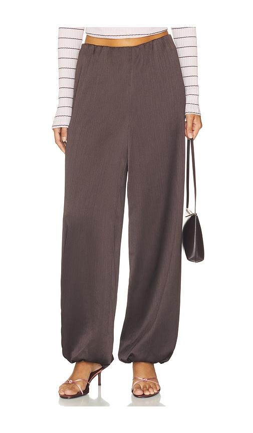 vince mid waist plisse crinkle pant in brown. - size l (also in m, s, xs)