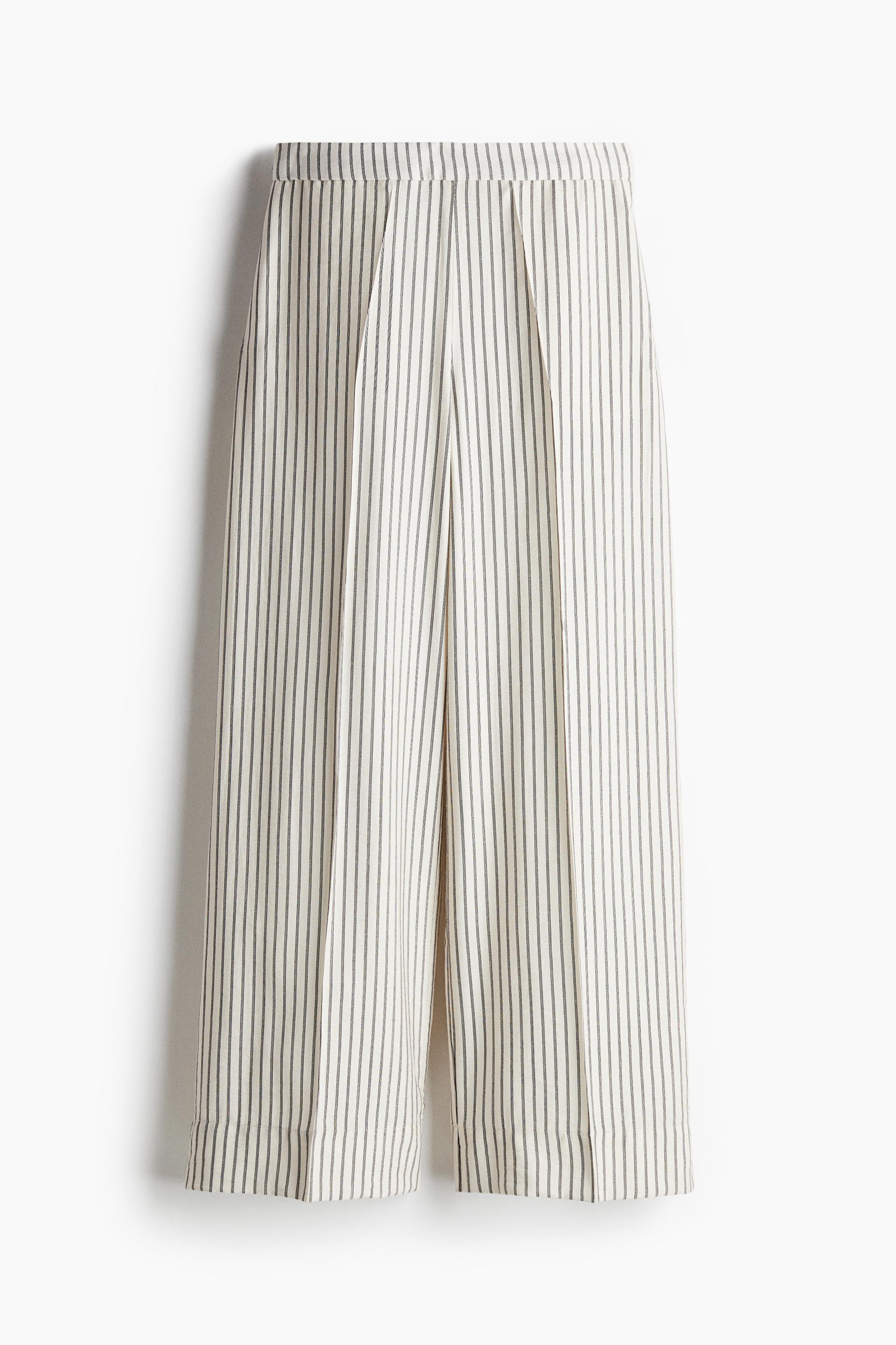 wide trousers